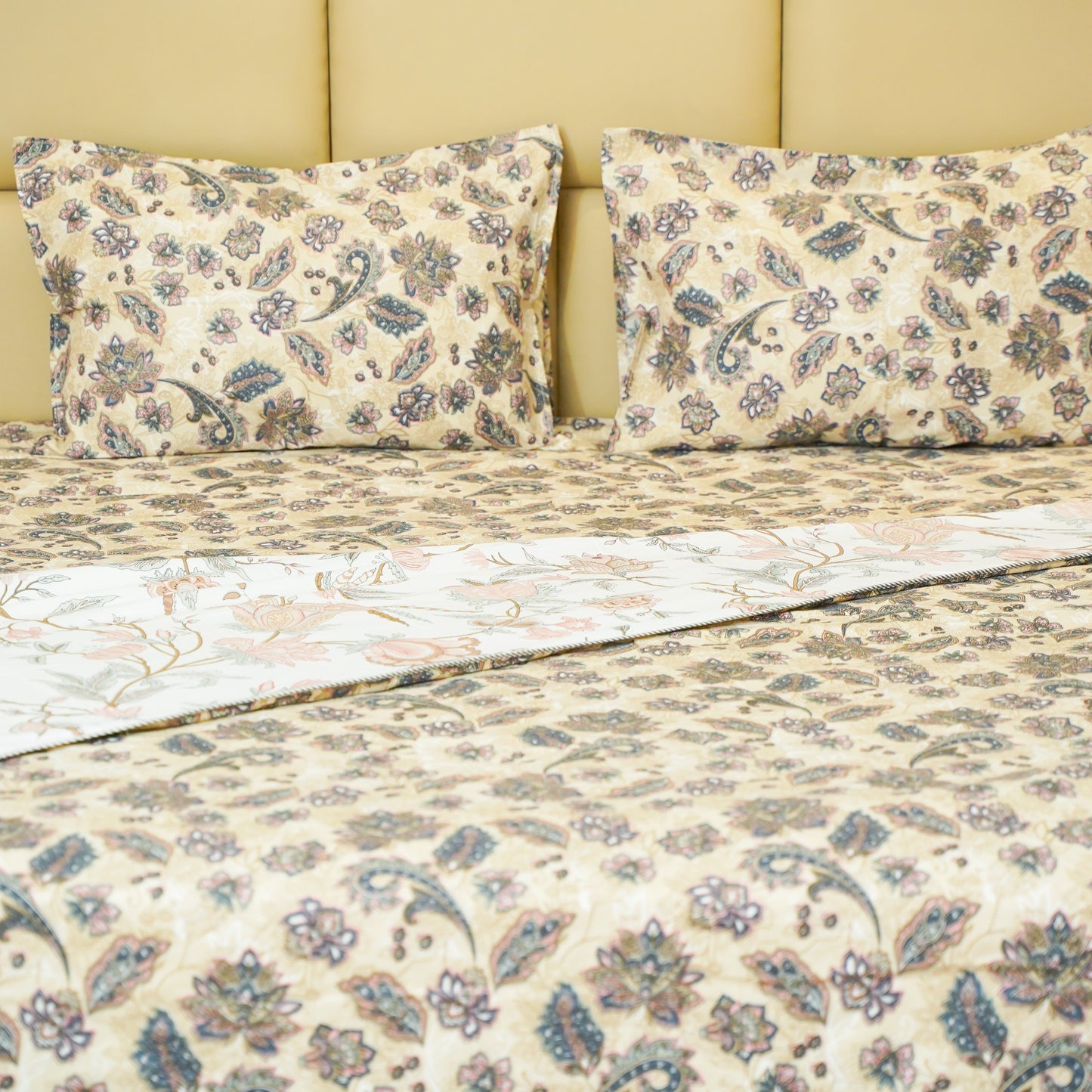 Vintage Ivory Dohar